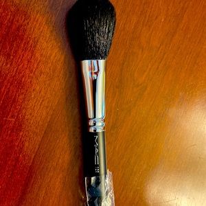 MAC Cosmetics 129 powder/blush brush